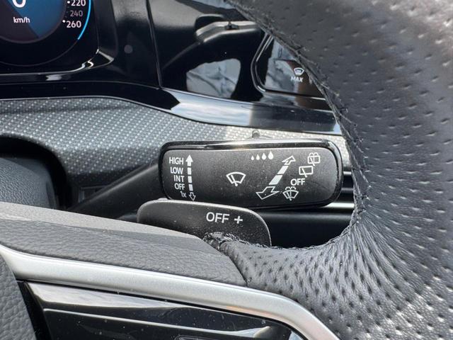 ゴルフヴァリアント eTSI Rライン VW純正ナビ バックカメラ USB接続 Bluetooth接続 スマートフォンワイヤレスチャージャー 後方死角検知機能 TFTデジタルメーター 電動リアゲート Rライン専用インテリア/エクステリア(8枚目)