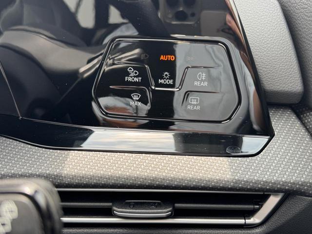 ゴルフヴァリアント eTSI Rライン VW純正ナビ バックカメラ USB接続 Bluetooth接続 スマートフォンワイヤレスチャージャー 後方死角検知機能 TFTデジタルメーター 電動リアゲート Rライン専用インテリア/エクステリア(9枚目)