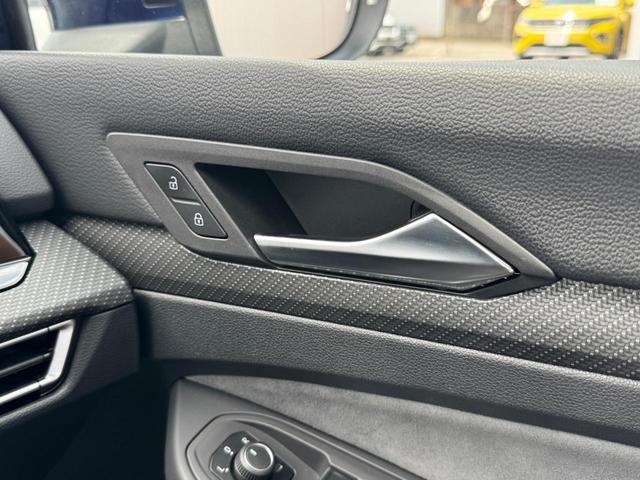 ゴルフヴァリアント eTSI Rライン VW純正ナビ バックカメラ USB接続 Bluetooth接続 スマートフォンワイヤレスチャージャー 後方死角検知機能 TFTデジタルメーター 電動リアゲート Rライン専用インテリア/エクステリア(10枚目)