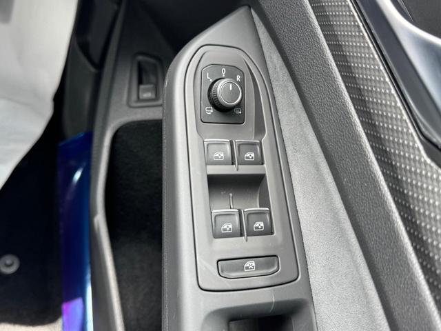 ゴルフヴァリアント eTSI Rライン VW純正ナビ バックカメラ USB接続 Bluetooth接続 スマートフォンワイヤレスチャージャー 後方死角検知機能 TFTデジタルメーター 電動リアゲート Rライン専用インテリア/エクステリア(11枚目)