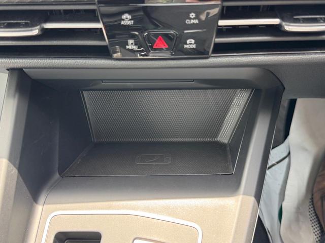 ゴルフヴァリアント eTSI Rライン VW純正ナビ バックカメラ USB接続 Bluetooth接続 スマートフォンワイヤレスチャージャー 後方死角検知機能 TFTデジタルメーター 電動リアゲート Rライン専用インテリア/エクステリア(13枚目)