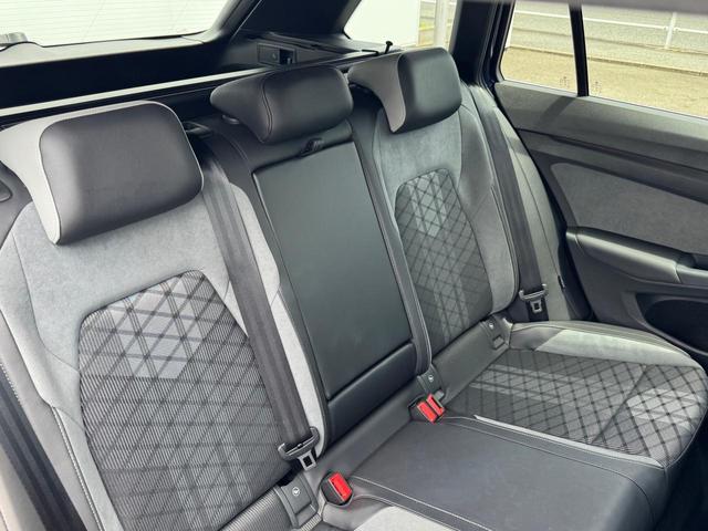 ゴルフヴァリアント eTSI Rライン VW純正ナビ バックカメラ USB接続 Bluetooth接続 スマートフォンワイヤレスチャージャー 後方死角検知機能 TFTデジタルメーター 電動リアゲート Rライン専用インテリア/エクステリア(18枚目)