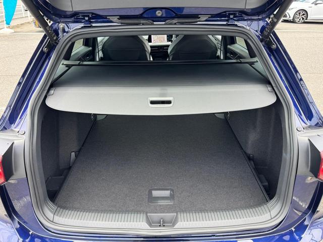 ゴルフヴァリアント eTSI Rライン VW純正ナビ バックカメラ USB接続 Bluetooth接続 スマートフォンワイヤレスチャージャー 後方死角検知機能 TFTデジタルメーター 電動リアゲート Rライン専用インテリア/エクステリア(25枚目)