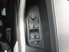 ウィンドウスイッチまわり『使用頻度が多い運転席側のスイッチまわり。目立つ傷もなく綺麗な状態を保っています。』 6