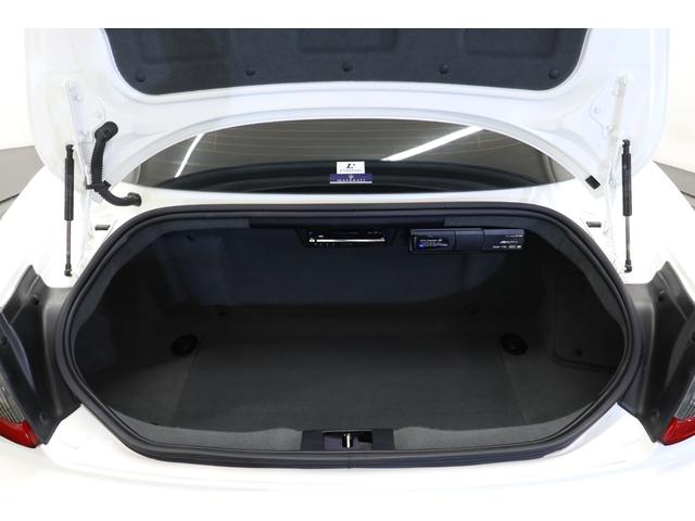 グラントゥーリズモ センテニアルスペシャルエディション　国内６台　黒革／ブルーストライプ　専用２０インチアルミ　カーボンブレーキ　ブルーキャリパー　キセノン　カーボントリム／サイドシル　メモリー電動シート　シートヒーター　ヘッドレスト刺繍　純正ＨＤＤナビ（31枚目）