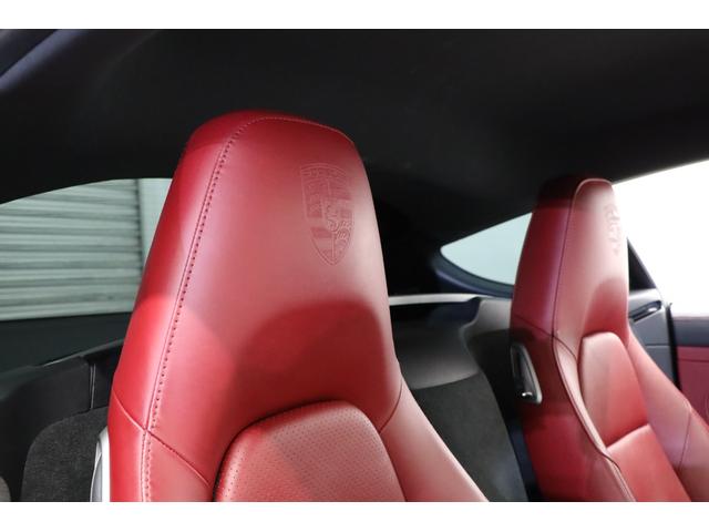７１８ケイマン ７１８ケイマンＳ　ＰＤＫ　有償色　赤／黒革　スポーツクロノ　ＰＡＳＭ　純正１９インチアルミ　キセノン　メモリー電動シート　シートヒーター　ヘッドレストエンボス　ＧＴステアリング　ＡＣＣ　ＰＣＭナビ　バックカメラ　ＥＴＣ（12枚目）