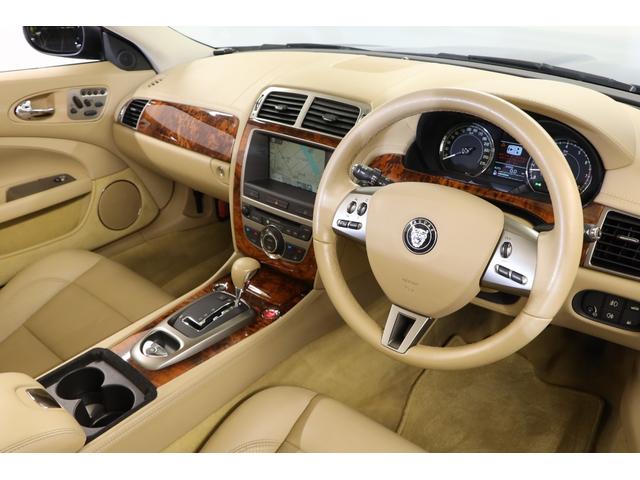 ＸＫ ＸＫコンバーチブル　スタイルセレクション　１６Ｗａｙパワーシート　電制アダプティブダンピング　パーフォレーテッドシフトグレインレザー　クルコン　シートヒーター　バーウォールナットインテリアトリム（17枚目）