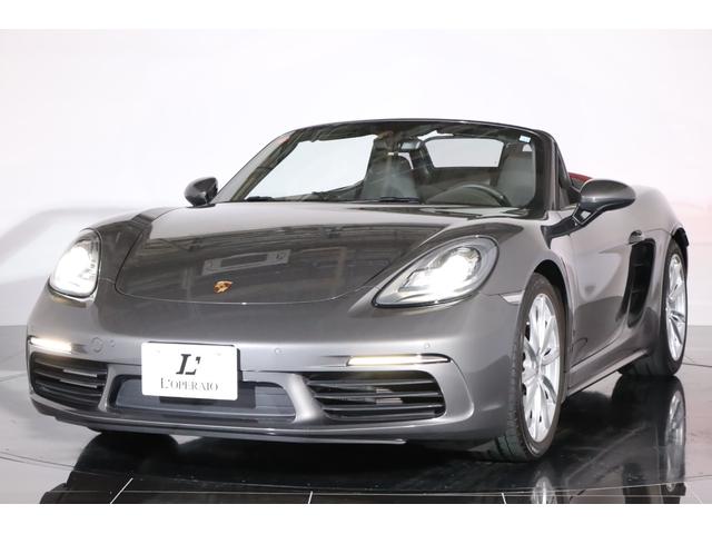 ７１８ボクスター ７１８ボクスター　６ＭＴ　左ハンドル　２０１７年モデル　アゲートグレーメタリック　赤幌　ＧＴスポーツステアリング　シートヒーター　グレーハーフレザー　１９インチＡＷ　電動格納ミラー（17枚目）
