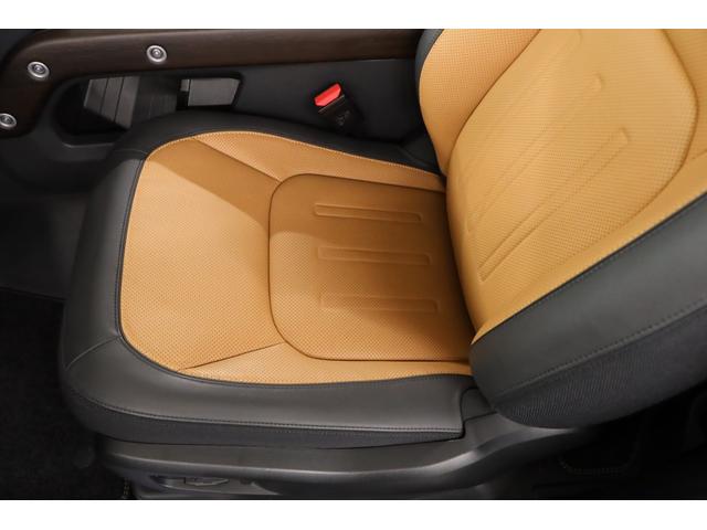 ディフェンダー ９０Ｘ　Ｄ３００　タン／黒ハーフ革　純正２０インチアルミ　エアサス　パノラマルーフ　サイドステップ　ベンチレーター　シートヒーター　ステアリングヒーター　３ゾーンエアコン　空気清浄機　メリディアン　純正ＳＤナビ　ＥＴＣ（8枚目）