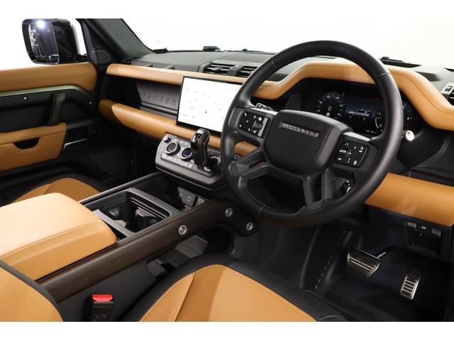 ディフェンダー ９０Ｘ　Ｄ３００　タン／黒ハーフ革　純正２０インチアルミ　エアサス　パノラマルーフ　サイドステップ　ベンチレーター　シートヒーター　ステアリングヒーター　３ゾーンエアコン　空気清浄機　メリディアン　純正ＳＤナビ　ＥＴＣ（11枚目）