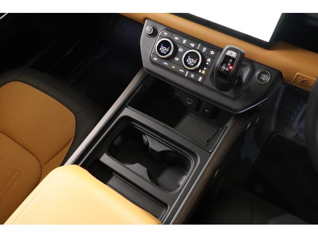 ディフェンダー ９０Ｘ　Ｄ３００　タン／黒ハーフ革　純正２０インチアルミ　エアサス　パノラマルーフ　サイドステップ　ベンチレーター　シートヒーター　ステアリングヒーター　３ゾーンエアコン　空気清浄機　メリディアン　純正ＳＤナビ　ＥＴＣ（15枚目）