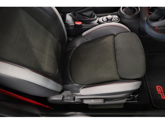 MINI ジョンクーパーワークスGP 1オーナー 世界限定3000台(国内240台限定)専用カラー:レーシンググレーメタリック 専用エンジンチューニング カーボン製リアスポイラー/フェンダー(8枚目)