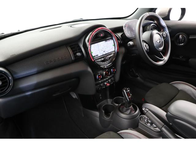 MINI ジョンクーパーワークスGP 1オーナー 世界限定3000台(国内240台限定)専用カラー:レーシンググレーメタリック 専用エンジンチューニング カーボン製リアスポイラー/フェンダー(9枚目)