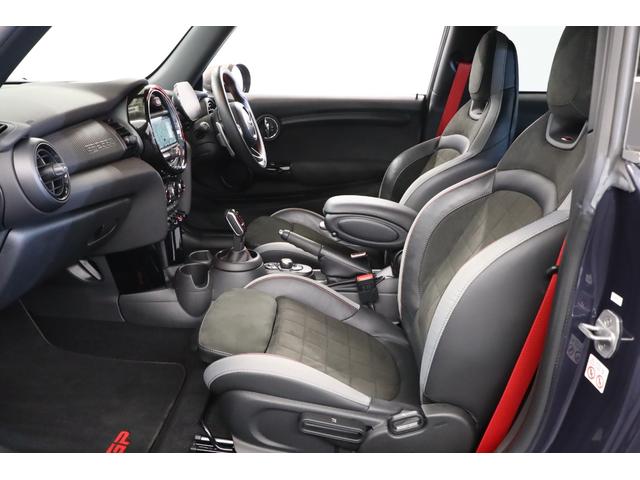 MINI ジョンクーパーワークスGP 1オーナー 世界限定3000台(国内240台限定)専用カラー:レーシンググレーメタリック 専用エンジンチューニング カーボン製リアスポイラー/フェンダー(10枚目)