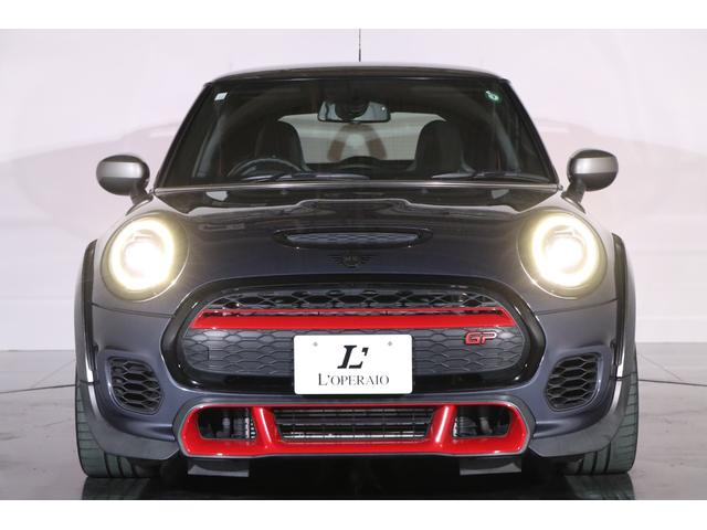 MINI ジョンクーパーワークスGP 1オーナー 世界限定3000台(国内240台限定)専用カラー:レーシンググレーメタリック 専用エンジンチューニング カーボン製リアスポイラー/フェンダー(24枚目)