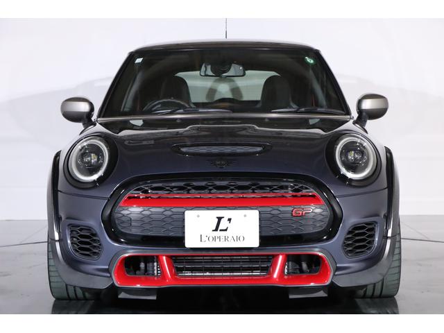 MINI ジョンクーパーワークスGP 1オーナー 世界限定3000台(国内240台限定)専用カラー:レーシンググレーメタリック 専用エンジンチューニング カーボン製リアスポイラー/フェンダー(25枚目)
