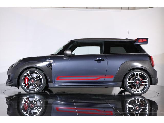 MINI ジョンクーパーワークスGP 1オーナー 世界限定3000台(国内240台限定)専用カラー:レーシンググレーメタリック 専用エンジンチューニング カーボン製リアスポイラー/フェンダー(27枚目)