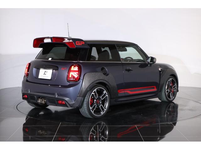 MINI ジョンクーパーワークスGP 1オーナー 世界限定3000台(国内240台限定)専用カラー:レーシンググレーメタリック 専用エンジンチューニング カーボン製リアスポイラー/フェンダー(29枚目)