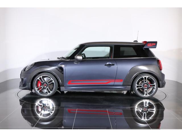 MINI ジョンクーパーワークスGP 1オーナー 世界限定3000台(国内240台限定)専用カラー:レーシンググレーメタリック 専用エンジンチューニング カーボン製リアスポイラー/フェンダー(32枚目)