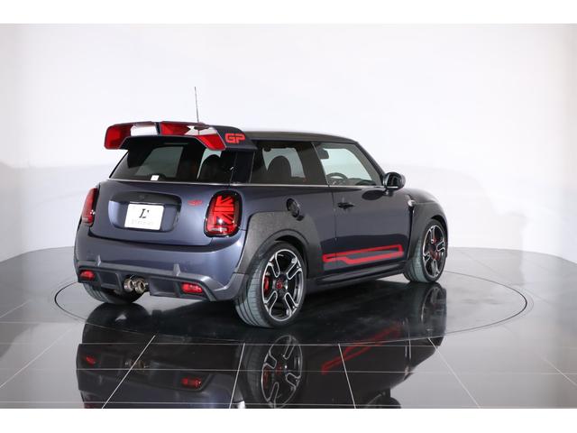 MINI ジョンクーパーワークスGP 1オーナー 世界限定3000台(国内240台限定)専用カラー:レーシンググレーメタリック 専用エンジンチューニング カーボン製リアスポイラー/フェンダー(35枚目)