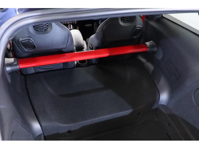 MINI ジョンクーパーワークスGP 1オーナー 世界限定3000台(国内240台限定)専用カラー:レーシンググレーメタリック 専用エンジンチューニング カーボン製リアスポイラー/フェンダー(40枚目)