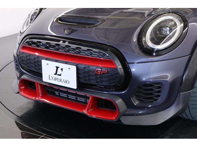 MINI ジョンクーパーワークスGP 1オーナー 世界限定3000台(国内240台限定)専用カラー:レーシンググレーメタリック 専用エンジンチューニング カーボン製リアスポイラー/フェンダー(42枚目)