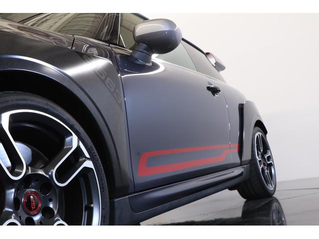 MINI ジョンクーパーワークスGP 1オーナー 世界限定3000台(国内240台限定)専用カラー:レーシンググレーメタリック 専用エンジンチューニング カーボン製リアスポイラー/フェンダー(43枚目)