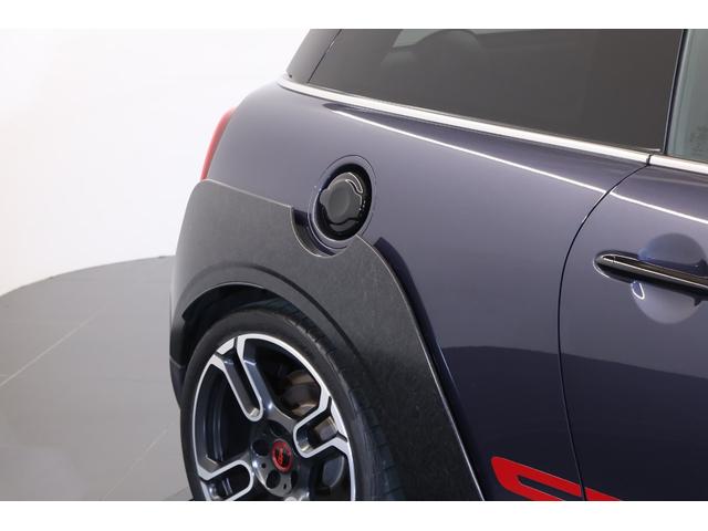 MINI ジョンクーパーワークスGP 1オーナー 世界限定3000台(国内240台限定)専用カラー:レーシンググレーメタリック 専用エンジンチューニング カーボン製リアスポイラー/フェンダー(45枚目)