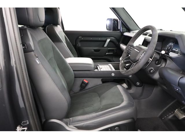 ディフェンダー ９０Ｖ８カルパチアンエディション　Ｐ５２５　１オーナー　エアサス　パノラマルーフ　ベンチレーター　クーラーボックス　（新車保証継承令和９年１月）（2枚目）