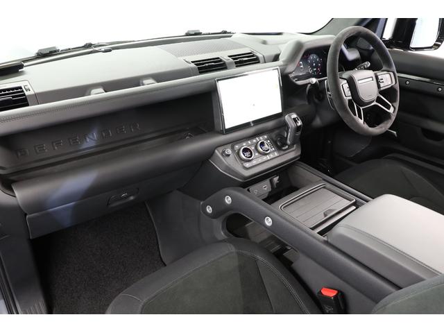 ディフェンダー ９０Ｖ８カルパチアンエディション　Ｐ５２５　１オーナー　エアサス　パノラマルーフ　ベンチレーター　クーラーボックス　（新車保証継承令和９年１月）（12枚目）