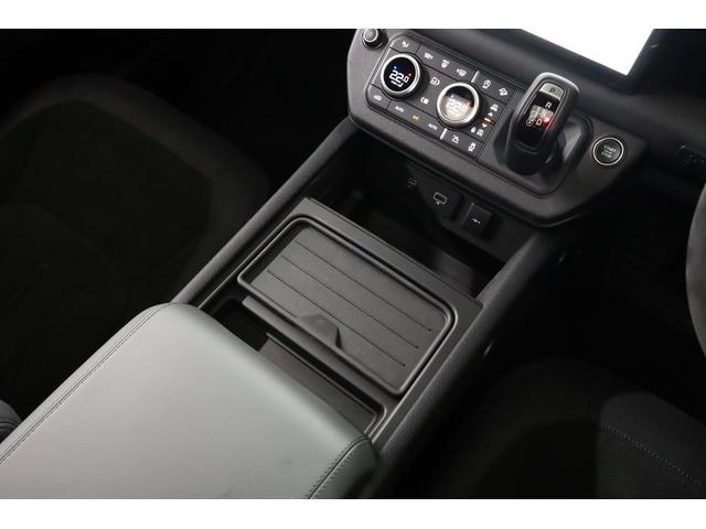 ディフェンダー ９０Ｖ８カルパチアンエディション　Ｐ５２５　１オーナー　エアサス　パノラマルーフ　ベンチレーター　クーラーボックス　（新車保証継承令和９年１月）（33枚目）