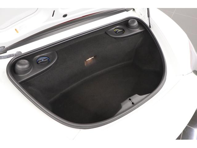 ボクスター ボクスターＧＴＳ　左Ｈ　ＰＤＫ　赤幌　純正２０インチアルミ　スポーツクロノ　スポエキ　ＰＡＳＭ　キセノン　カーボントリム　スポーツシート＋　シートヒーター　電動格納ミラー　純正ＳＤナビ　地デジ　バックカメラ（32枚目）