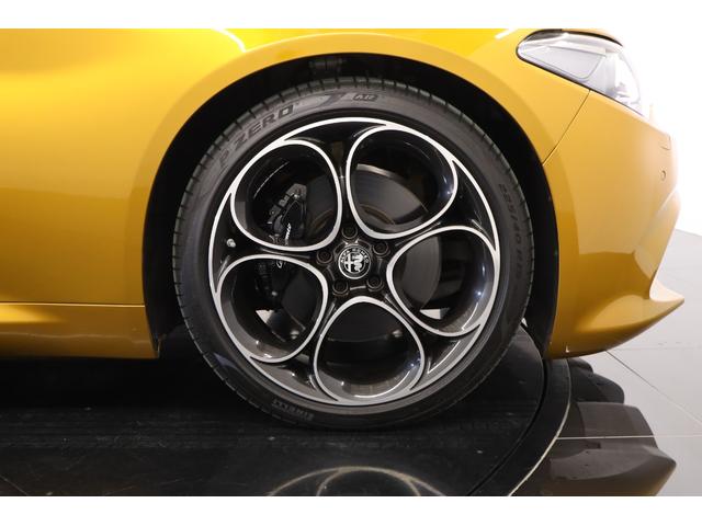 ジュリア ＧＴ　ジュニア　限定９９台　純正１９インチアルミ　アクティブサス　ＬＳＤ　キセノン　サンルーフ　前後シートヒーター　ステアリングヒーター　パドルシフト　ハーマンカードン　純正ＳＤナビ　バックカメラ　ＥＴＣ（3枚目）