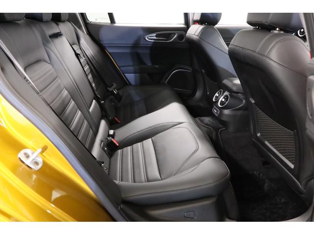 ジュリア ＧＴ　ジュニア　限定９９台　純正１９インチアルミ　アクティブサス　ＬＳＤ　キセノン　サンルーフ　前後シートヒーター　ステアリングヒーター　パドルシフト　ハーマンカードン　純正ＳＤナビ　バックカメラ　ＥＴＣ（9枚目）