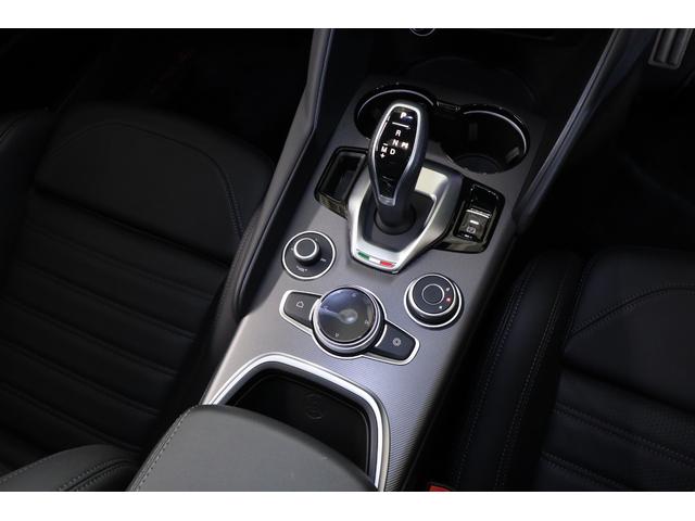 ジュリア ＧＴ　ジュニア　限定９９台　純正１９インチアルミ　アクティブサス　ＬＳＤ　キセノン　サンルーフ　前後シートヒーター　ステアリングヒーター　パドルシフト　ハーマンカードン　純正ＳＤナビ　バックカメラ　ＥＴＣ（12枚目）