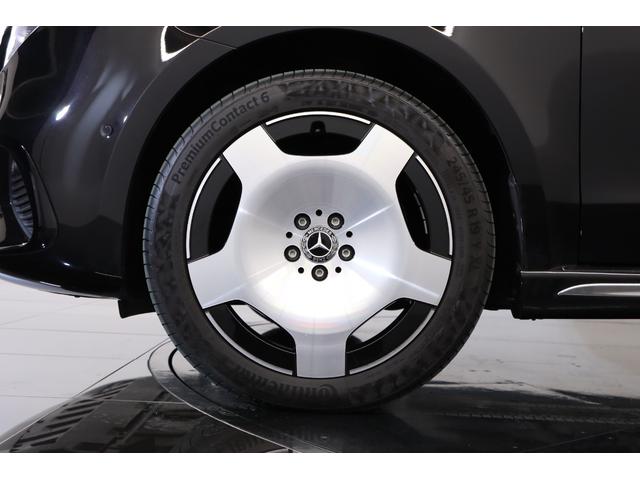 Ｖクラス Ｖ２２０ｄエクスクルーシブロングプラチナスイート　１オーナー　現　行　型　パノラマルーフ　　エクスクルーシブグリル　アルミトリム　ステアリングヒーター　２列目エクスクルーシブシート　リアテーブル　フットレスト　ＭＩＣＲＯＣＵＴルーフライナー（2枚目）