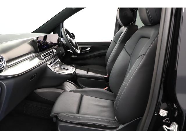 Ｖクラス Ｖ２２０ｄエクスクルーシブロングプラチナスイート　１オーナー　現　行　型　パノラマルーフ　　エクスクルーシブグリル　アルミトリム　ステアリングヒーター　２列目エクスクルーシブシート　リアテーブル　フットレスト　ＭＩＣＲＯＣＵＴルーフライナー（8枚目）