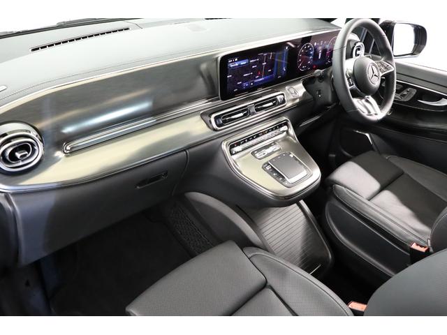 Ｖクラス Ｖ２２０ｄエクスクルーシブロングプラチナスイート　１オーナー　現　行　型　パノラマルーフ　　エクスクルーシブグリル　アルミトリム　ステアリングヒーター　２列目エクスクルーシブシート　リアテーブル　フットレスト　ＭＩＣＲＯＣＵＴルーフライナー（9枚目）