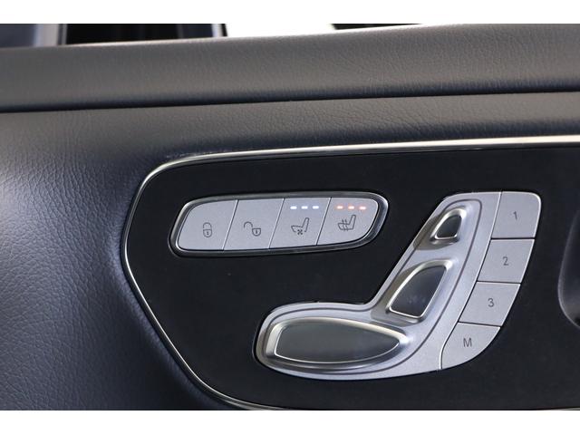 Ｖクラス Ｖ２２０ｄエクスクルーシブロングプラチナスイート　１オーナー　現　行　型　パノラマルーフ　　エクスクルーシブグリル　アルミトリム　ステアリングヒーター　２列目エクスクルーシブシート　リアテーブル　フットレスト　ＭＩＣＲＯＣＵＴルーフライナー（12枚目）