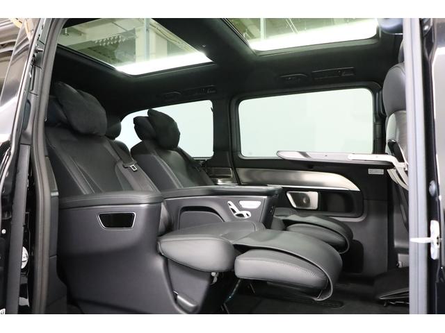 Ｖクラス Ｖ２２０ｄエクスクルーシブロングプラチナスイート　１オーナー　現　行　型　パノラマルーフ　　エクスクルーシブグリル　アルミトリム　ステアリングヒーター　２列目エクスクルーシブシート　リアテーブル　フットレスト　ＭＩＣＲＯＣＵＴルーフライナー（18枚目）