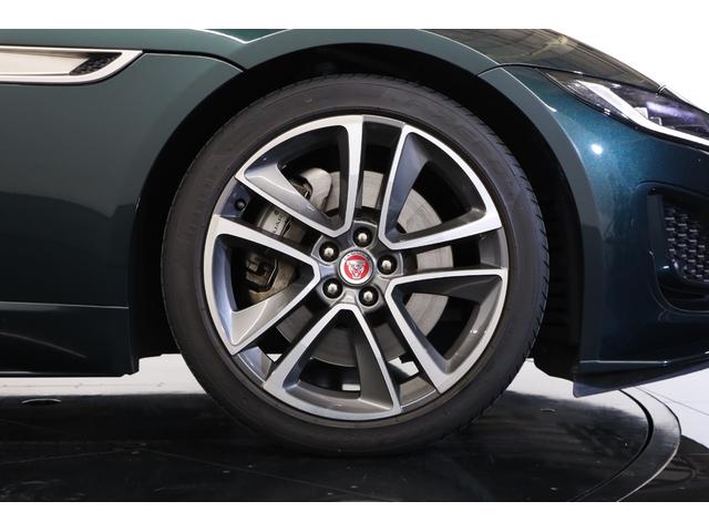 Ｆタイプ Ｒ－ダイナミック　クーペ　２０２１年モデル　固定ガラスルーフ　ブリティッシュレーシンググリーン　ホワイトレザー　メリディアンサウンド　スイッチャブルアクティブエキゾースト　パワーテールゲート（5枚目）