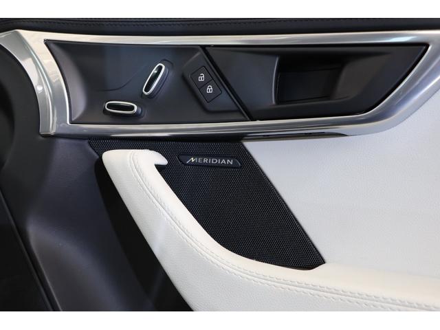 Ｆタイプ Ｒ－ダイナミック　クーペ　２０２１年モデル　固定ガラスルーフ　ブリティッシュレーシンググリーン　ホワイトレザー　メリディアンサウンド　スイッチャブルアクティブエキゾースト　パワーテールゲート（12枚目）