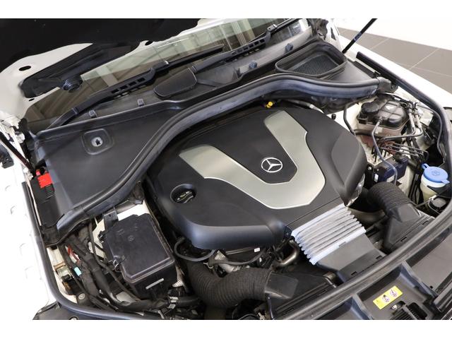 ＧＬＳ ＧＬＳ３５０ｄ　４マチックスポーツ　有償色ダイヤモンドホワイト　社外パナメリカーナグリル（純正グリル有）　ルーフレール／サイドウインドトリム　一　部　マットブラックラッピング　２１インチＡＷ　パノラマルーフ（6枚目）