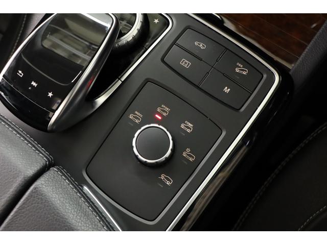 ＧＬＳ ＧＬＳ３５０ｄ　４マチックスポーツ　有償色ダイヤモンドホワイト　社外パナメリカーナグリル（純正グリル有）　ルーフレール／サイドウインドトリム　一　部　マットブラックラッピング　２１インチＡＷ　パノラマルーフ（24枚目）