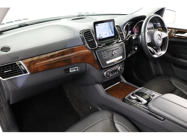 ＧＬＳ ＧＬＳ３５０ｄ　４マチックスポーツ　有償色ダイヤモンドホワイト　社外パナメリカーナグリル（純正グリル有）　ルーフレール／サイドウインドトリム　一　部　マットブラックラッピング　２１インチＡＷ　パノラマルーフ（45枚目）