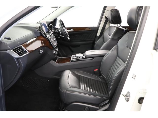 ＧＬＳ ＧＬＳ３５０ｄ　４マチックスポーツ　有償色ダイヤモンドホワイト　社外パナメリカーナグリル（純正グリル有）　ルーフレール／サイドウインドトリム　一　部　マットブラックラッピング　２１インチＡＷ　パノラマルーフ（46枚目）