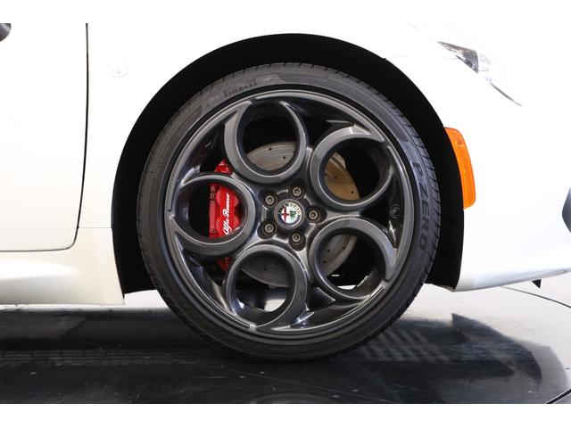 ４Ｃスパイダー ベースグレード　スポーツＰＫＧ　スポーツエキゾーストシステム　スポーツサスペンション　１８／１９インチ５ホールガンメタリックホイール　レザーＰＫＧ（3枚目）