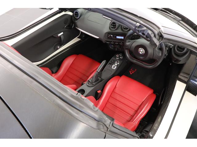 ４Ｃスパイダー ベースグレード　スポーツＰＫＧ　スポーツエキゾーストシステム　スポーツサスペンション　１８／１９インチ５ホールガンメタリックホイール　レザーＰＫＧ（9枚目）