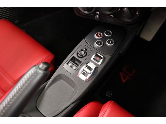 ４Ｃスパイダー ベースグレード　スポーツＰＫＧ　スポーツエキゾーストシステム　スポーツサスペンション　１８／１９インチ５ホールガンメタリックホイール　レザーＰＫＧ（13枚目）