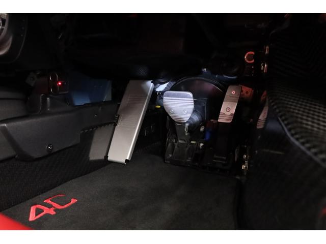 ４Ｃスパイダー ベースグレード　スポーツＰＫＧ　スポーツエキゾーストシステム　スポーツサスペンション　１８／１９インチ５ホールガンメタリックホイール　レザーＰＫＧ（15枚目）